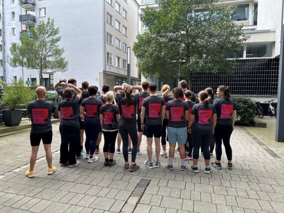 Mehrere Mitarbeitende von MVB beim JP Morgan Lauf